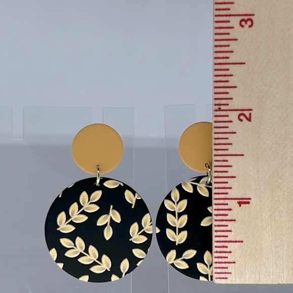 Round Shape Yellow Twig Leaf Pattern Dangle Earrings - Picture 3 of 3